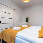 Seaside 4 Pory Roku Apartman